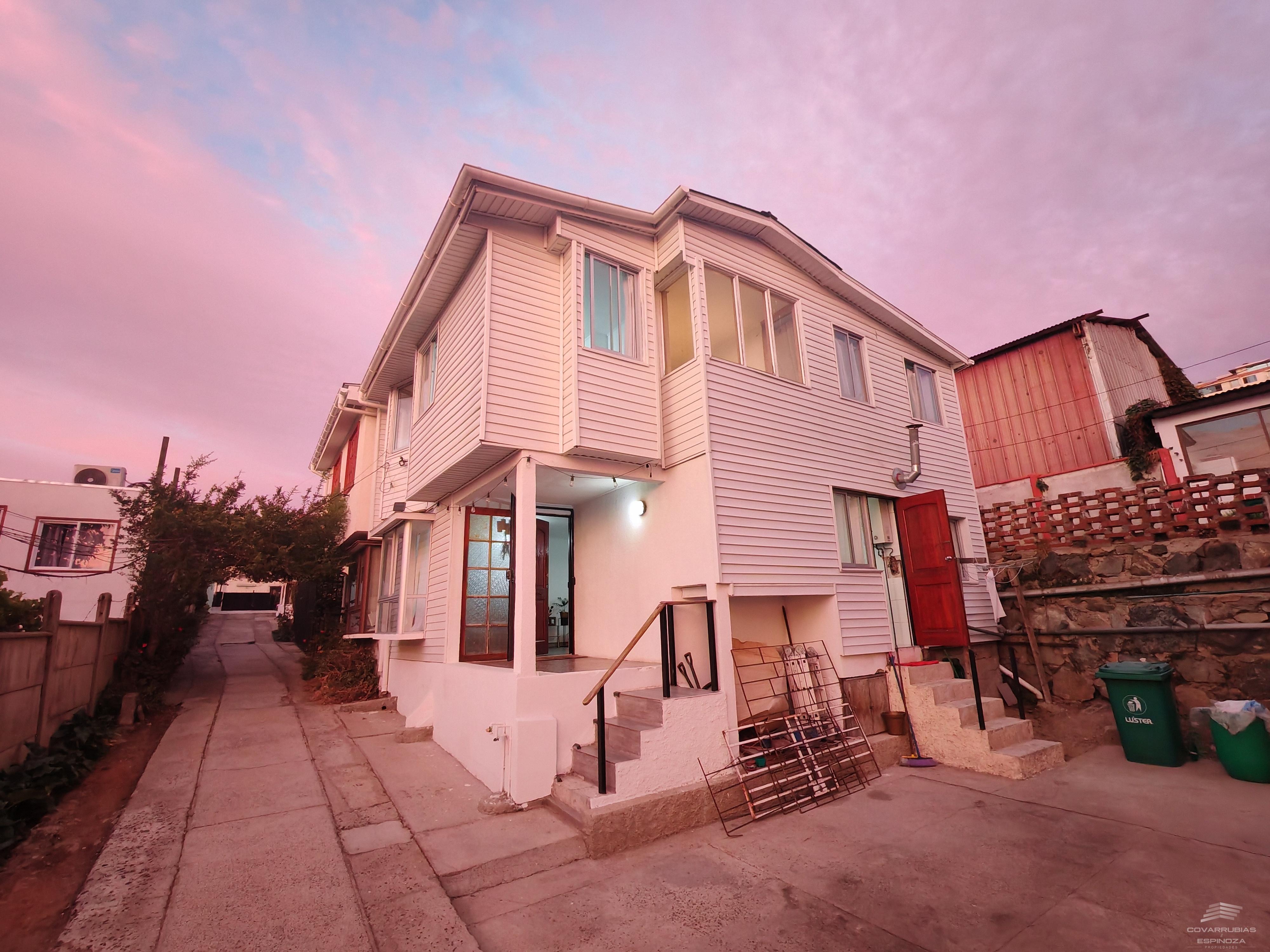 VENTA DE CASA DE DOS PISOS EN VALPARAISO